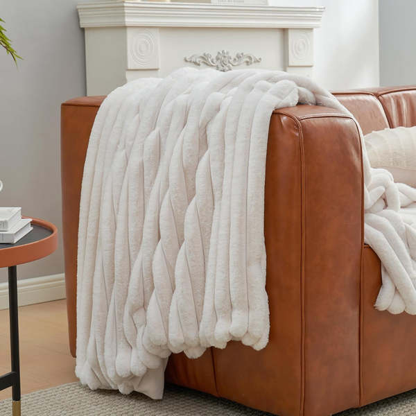 Ultra-Soft Warm Fleece Blanket - Cozy, Lightweight & Perfect for All Seasons