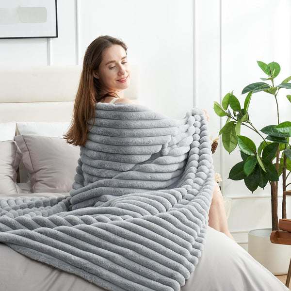 Ultra-Soft Warm Fleece Blanket - Cozy, Lightweight & Perfect for All Seasons