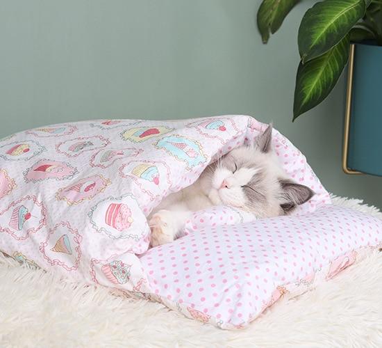 Ruby - Cozy Cat Sleeping Bag – Warm, Soft & Perfect for Curling Up