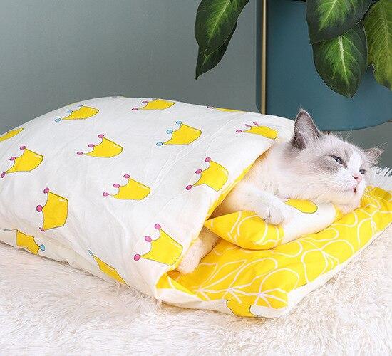 Ruby - Cozy Cat Sleeping Bag – Warm, Soft & Perfect for Curling Up