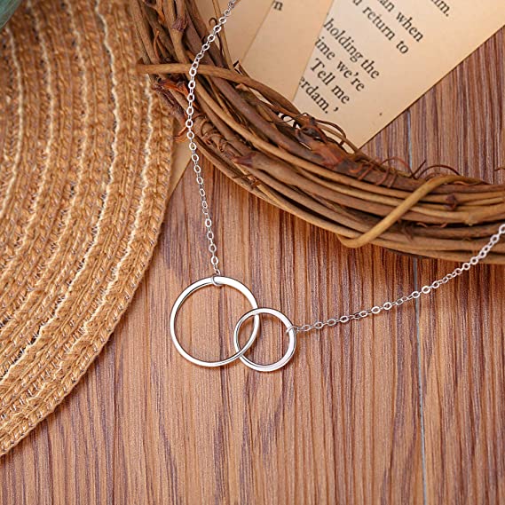 Scarlet – Connected Necklace – Delicate & Timeless Design