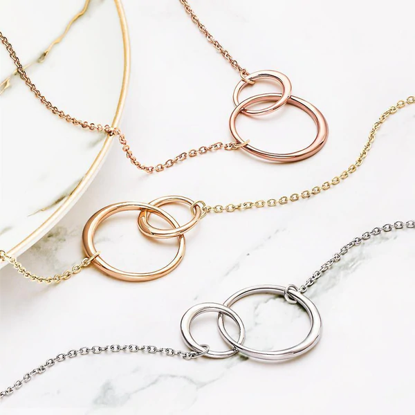 Scarlet – Connected Necklace – Delicate & Timeless Design